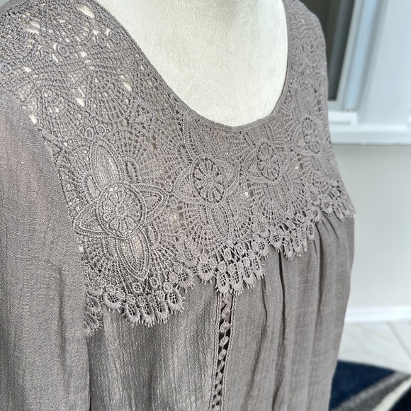 Beautiful top - Picture 4 of 4